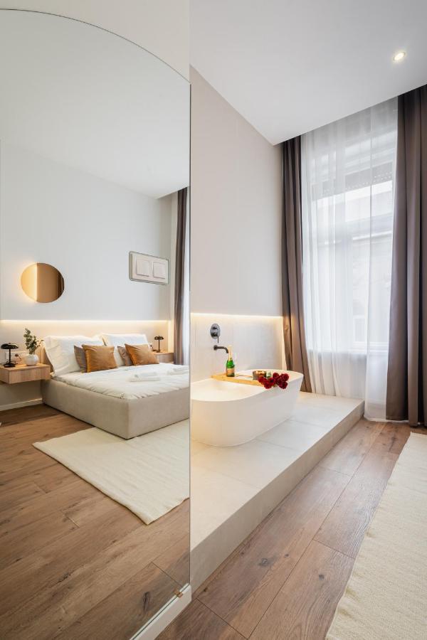 You Boutique Suites, Best Location By Bqa Budapest Extérieur photo